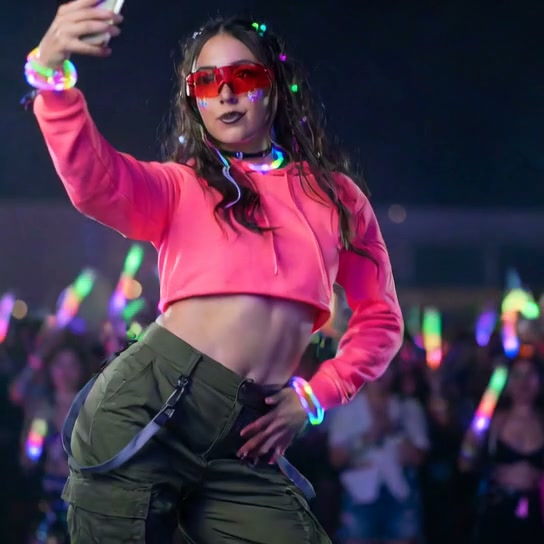 Maggi Wave Rave Rave Festival Body Wave Template — Grok Imagine
